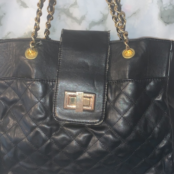🎒 Aldo Quilted Black & Gold Shoulder Bag with Lock and Chain - Picture 4 of 14